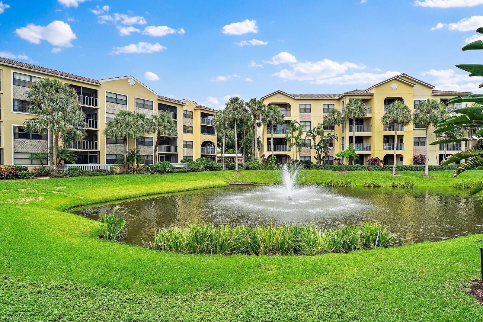 500 Uno Lago Drive 204, Juno Beach, FL 33408 photo 4