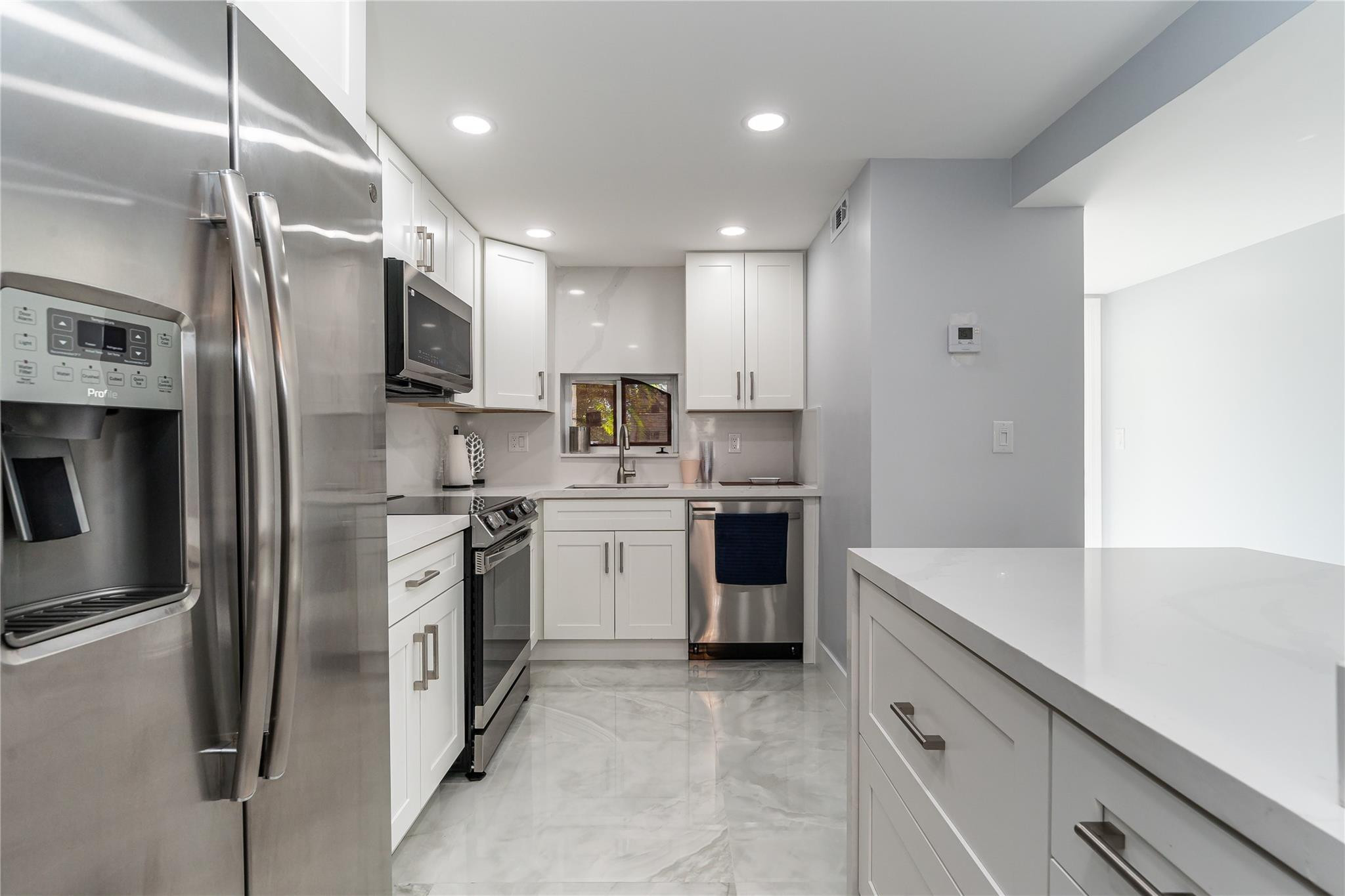 9523 S Hollybrook Lake Drive 102, Pembroke Pines, FL 33025, Pembroke Pines