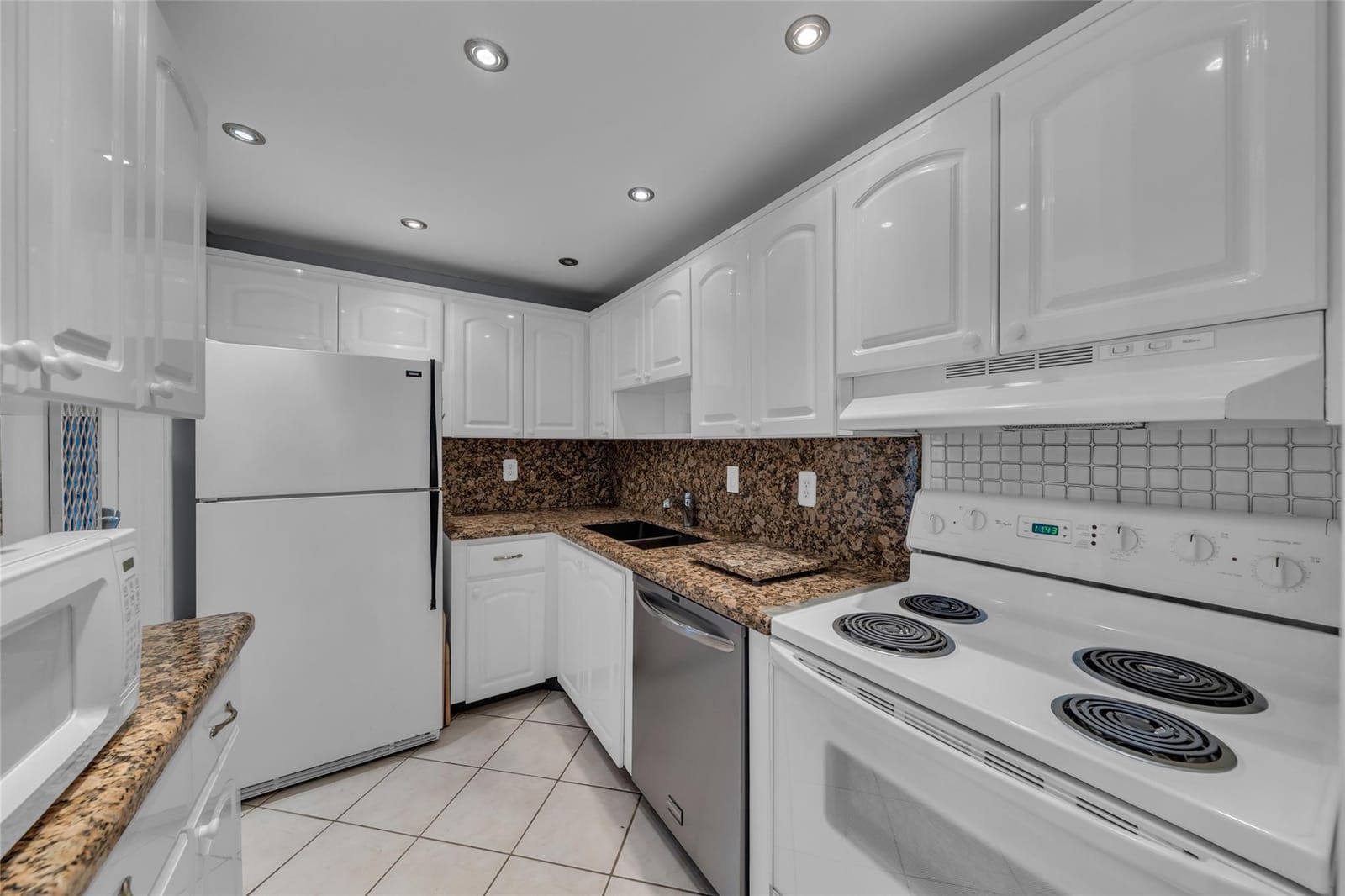 400 SE 10th Street 110, Deerfield Beach, FL 33441 photo 13