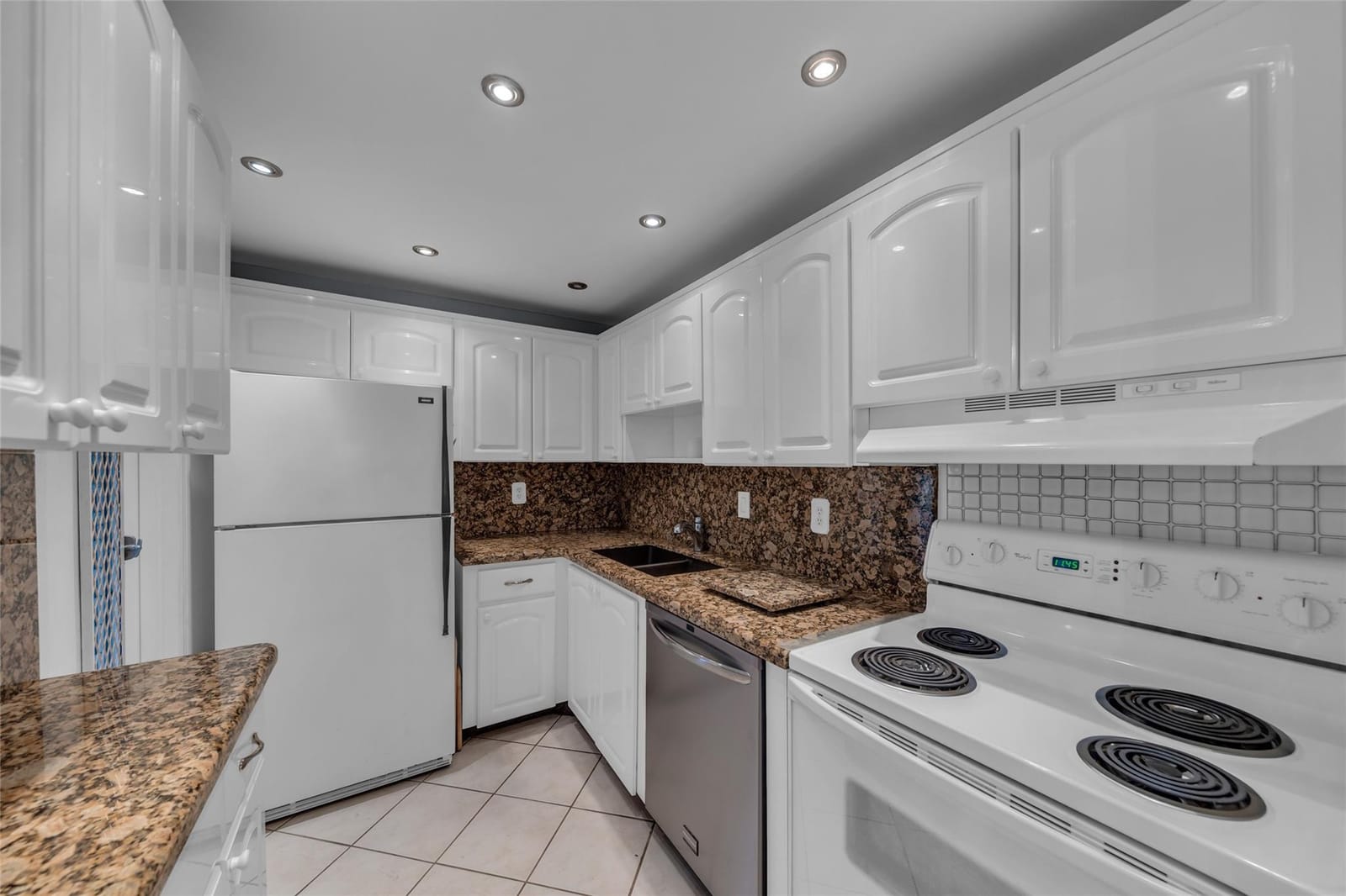 400 SE 10th Street 110, Deerfield Beach, FL 33441 photo 15