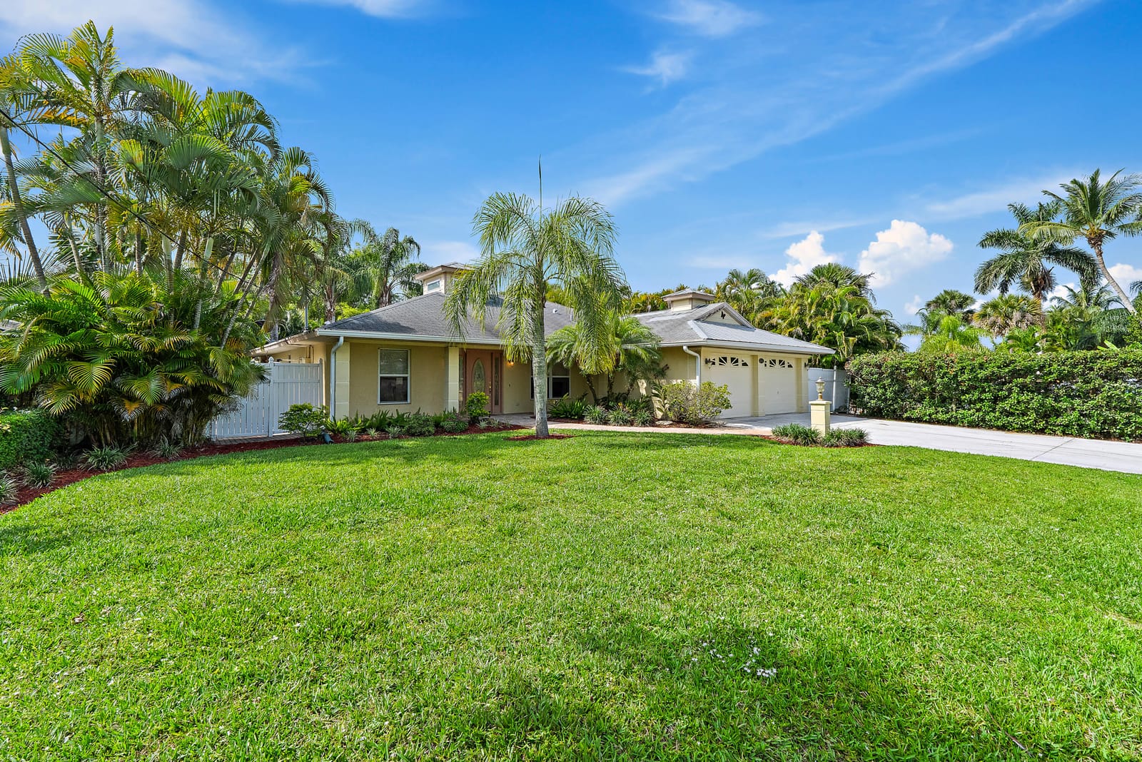 815 SW Rustic Circle, Stuart, FL 34997