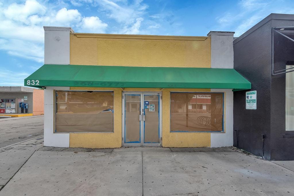 832 N Dixie Highway, Lake Worth Beach, FL