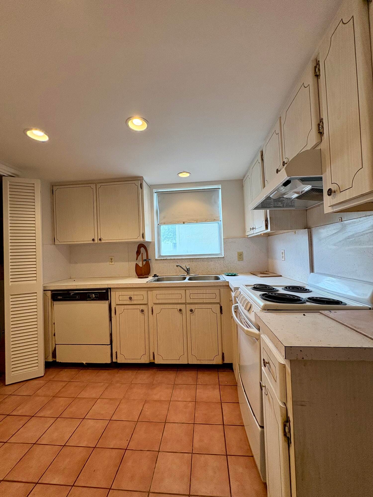 2540 Boundbrook Boulevard 110, Palm Springs, FL 33406 photo 7