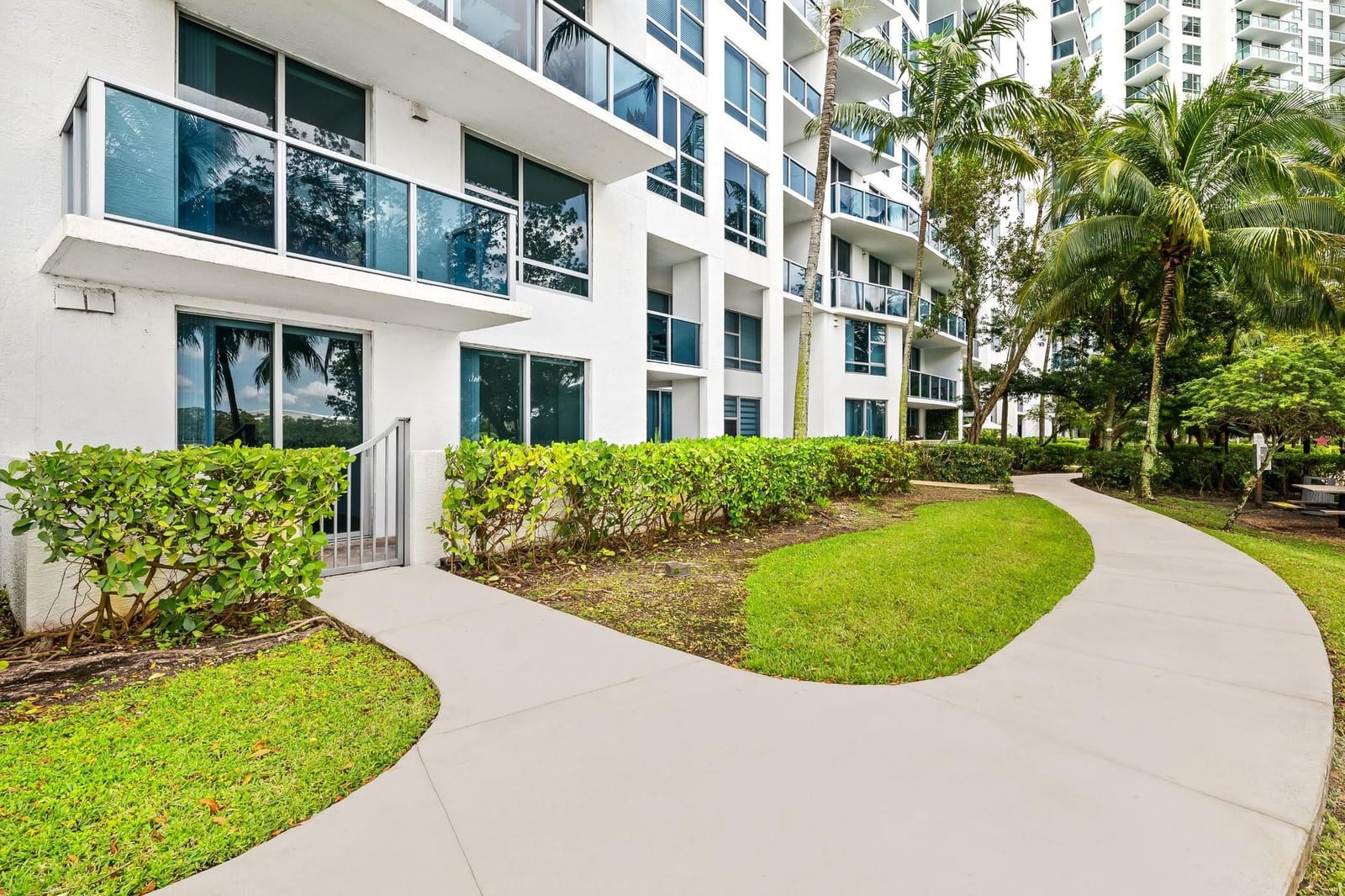2641 N Flamingo Road TH7, Sunrise, FL 33323 photo 14