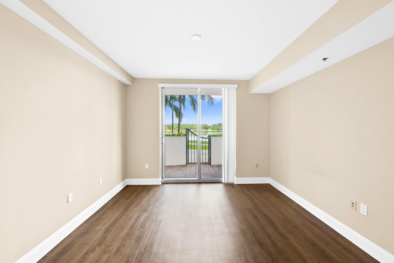 2641 N Flamingo Road TH7 — photo 5