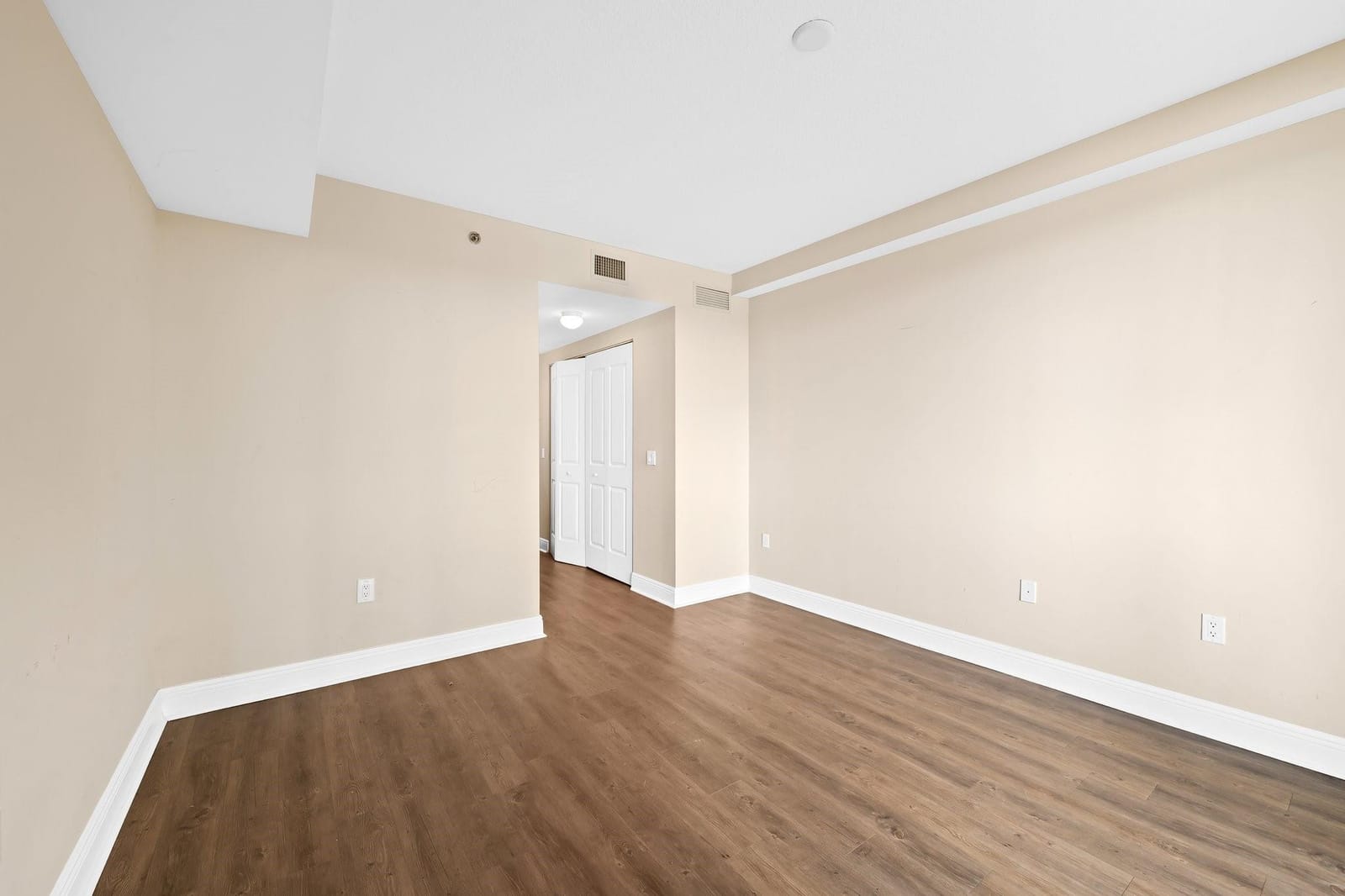 2641 N Flamingo Road TH7 — photo 8