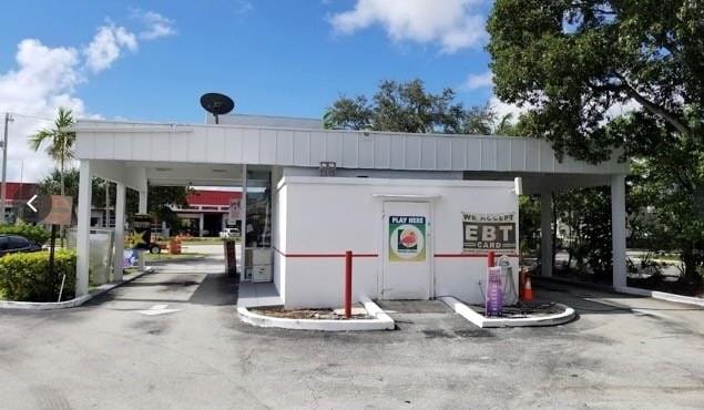 Convenience Store — photo 2