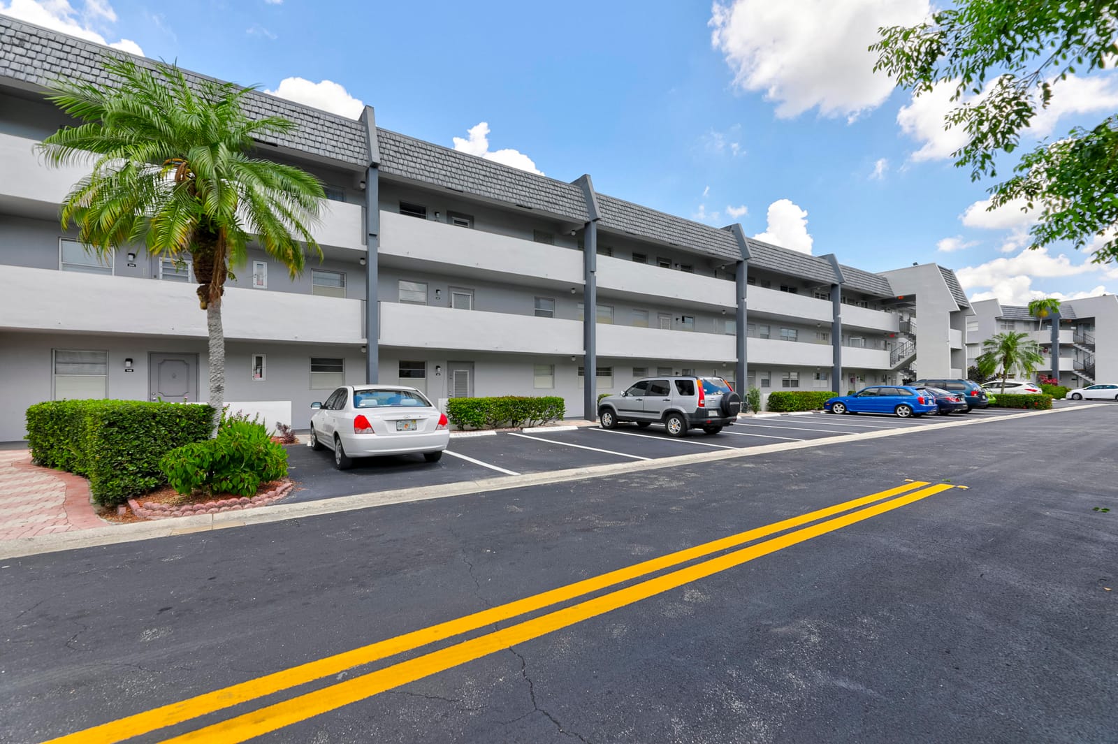 7847 Golf Cir Drive 202, Margate, FL 33063