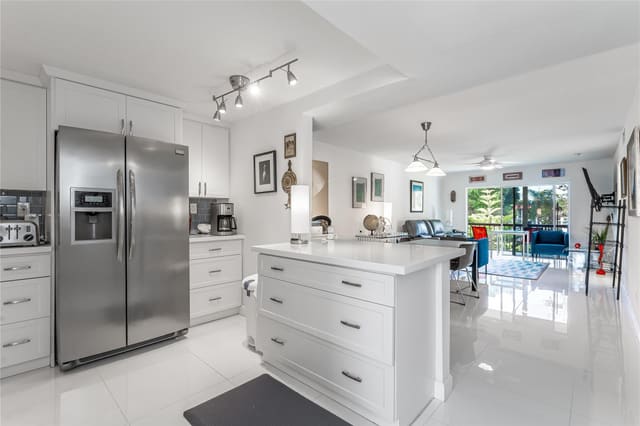 811 S Hollybrook Drive 301, Hollybrook Golf & Tennis, Pembroke Pines, FL