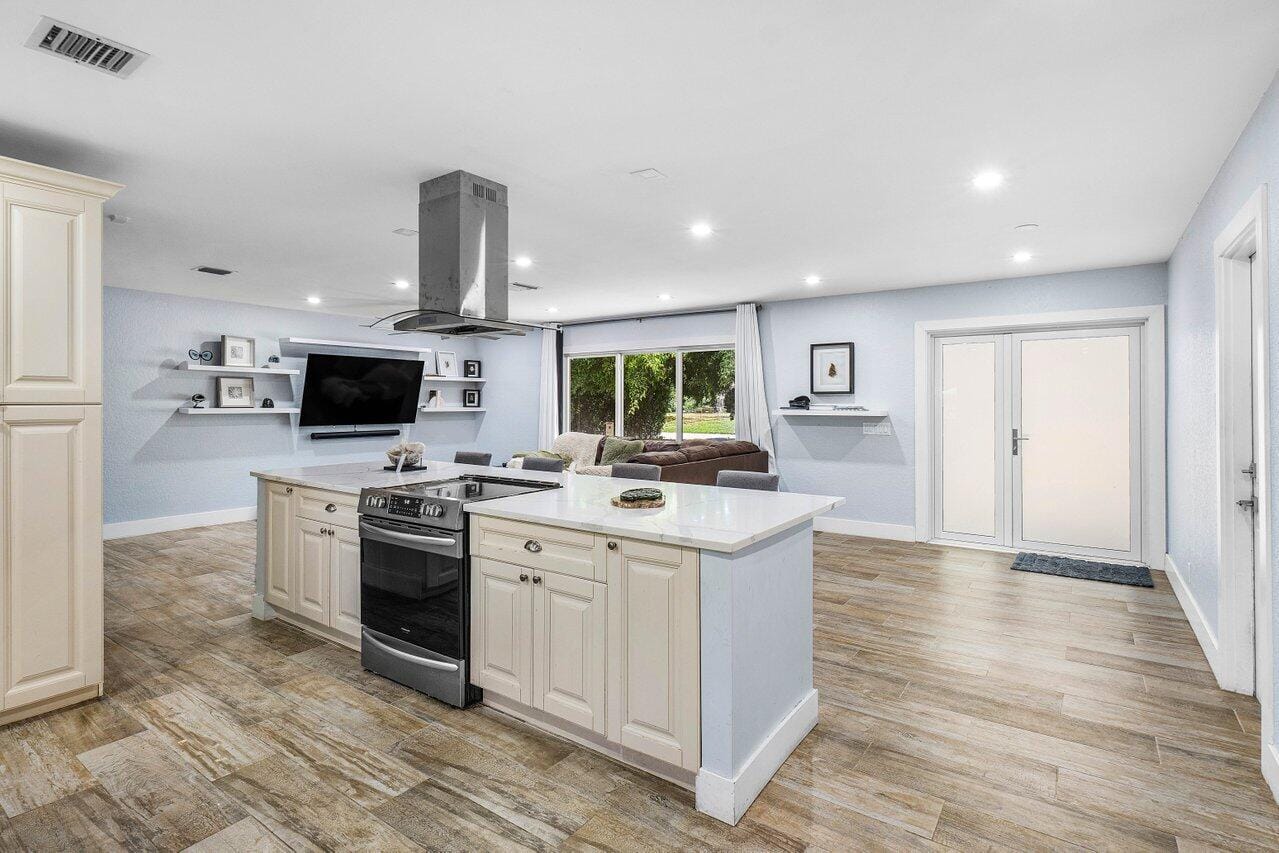 3907 Sherwood Boulevard, Delray Beach, FL 33445 photo 4