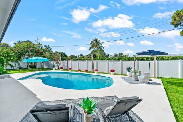 812 Chapel Hill Boulevard, Boynton Beach, FL 33435
