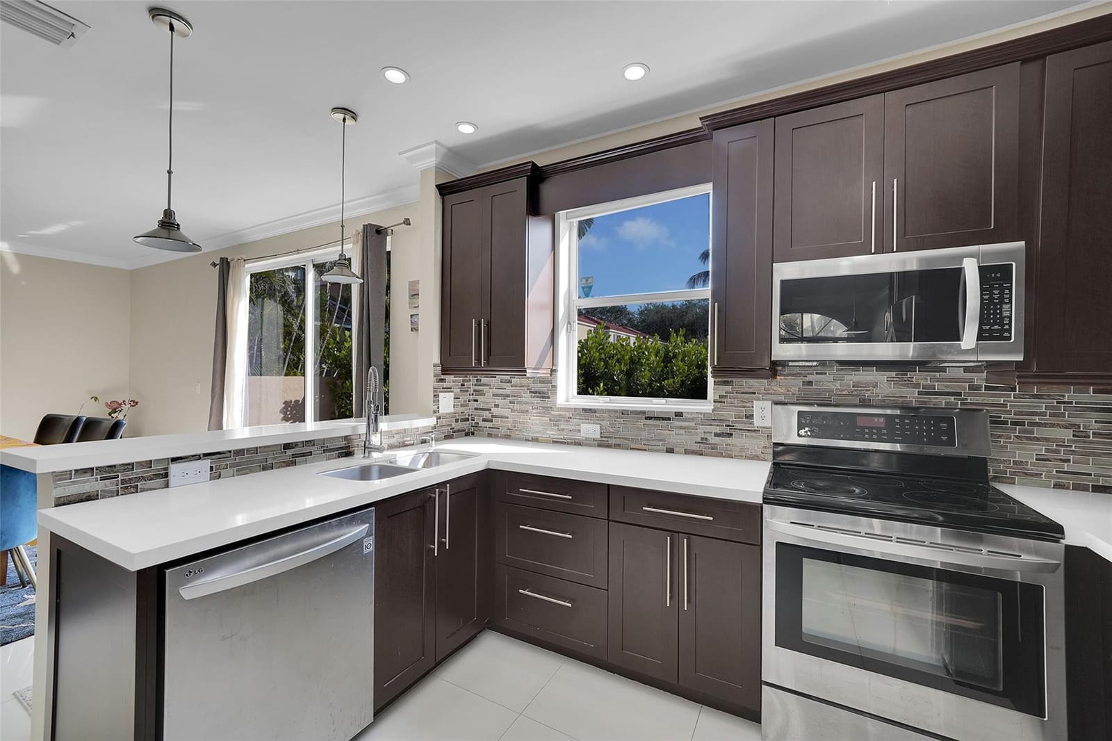 8785 NW 6th Street — photo 3