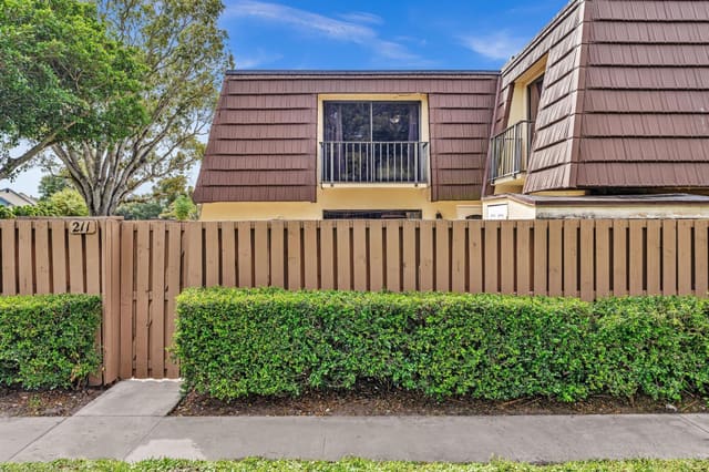 211 2nd Court, Palm Beach Gardens, FL 33410