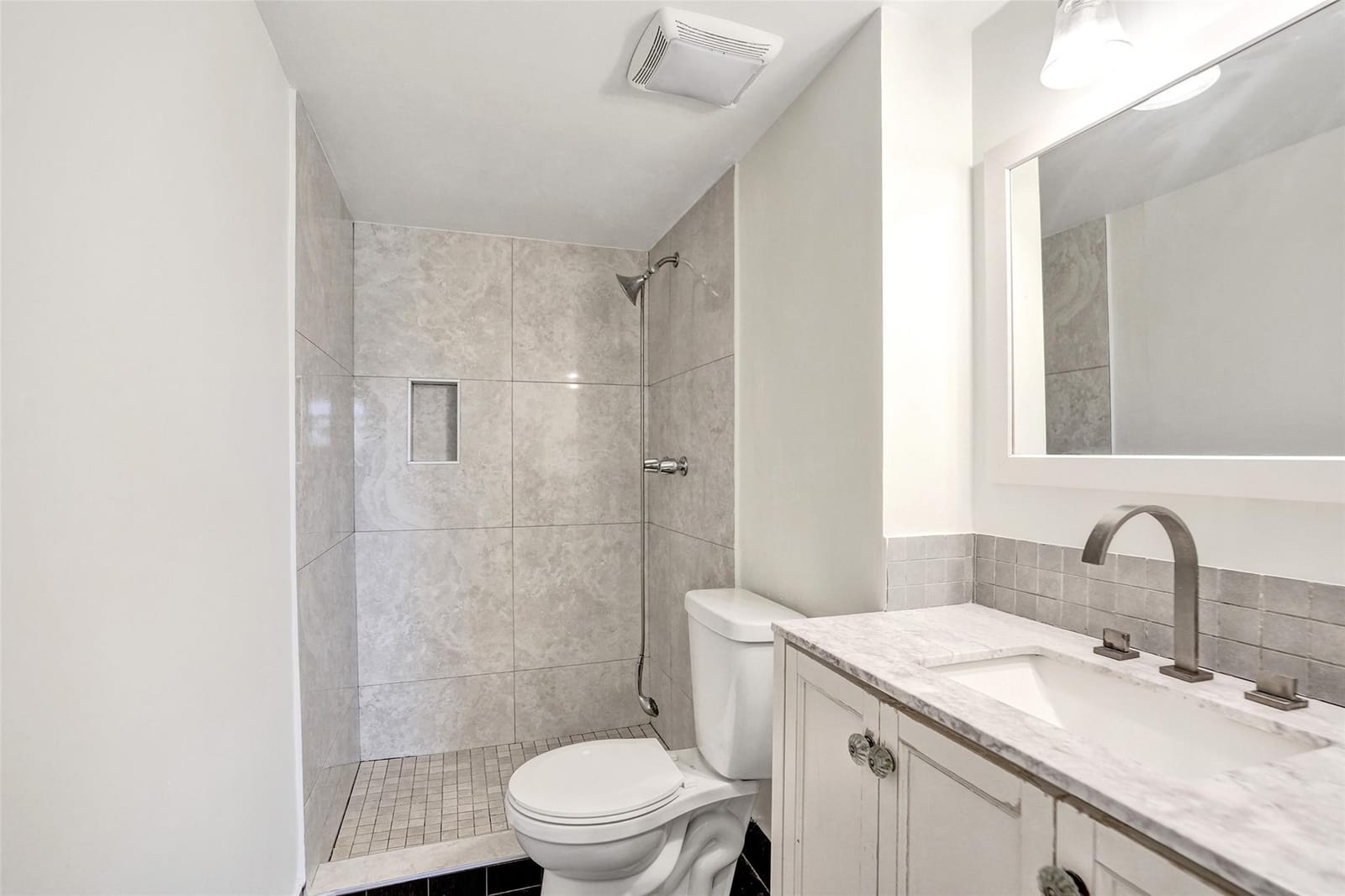2920 NE 8th Terrace 202, Oakland Park, FL 33334 photo 18