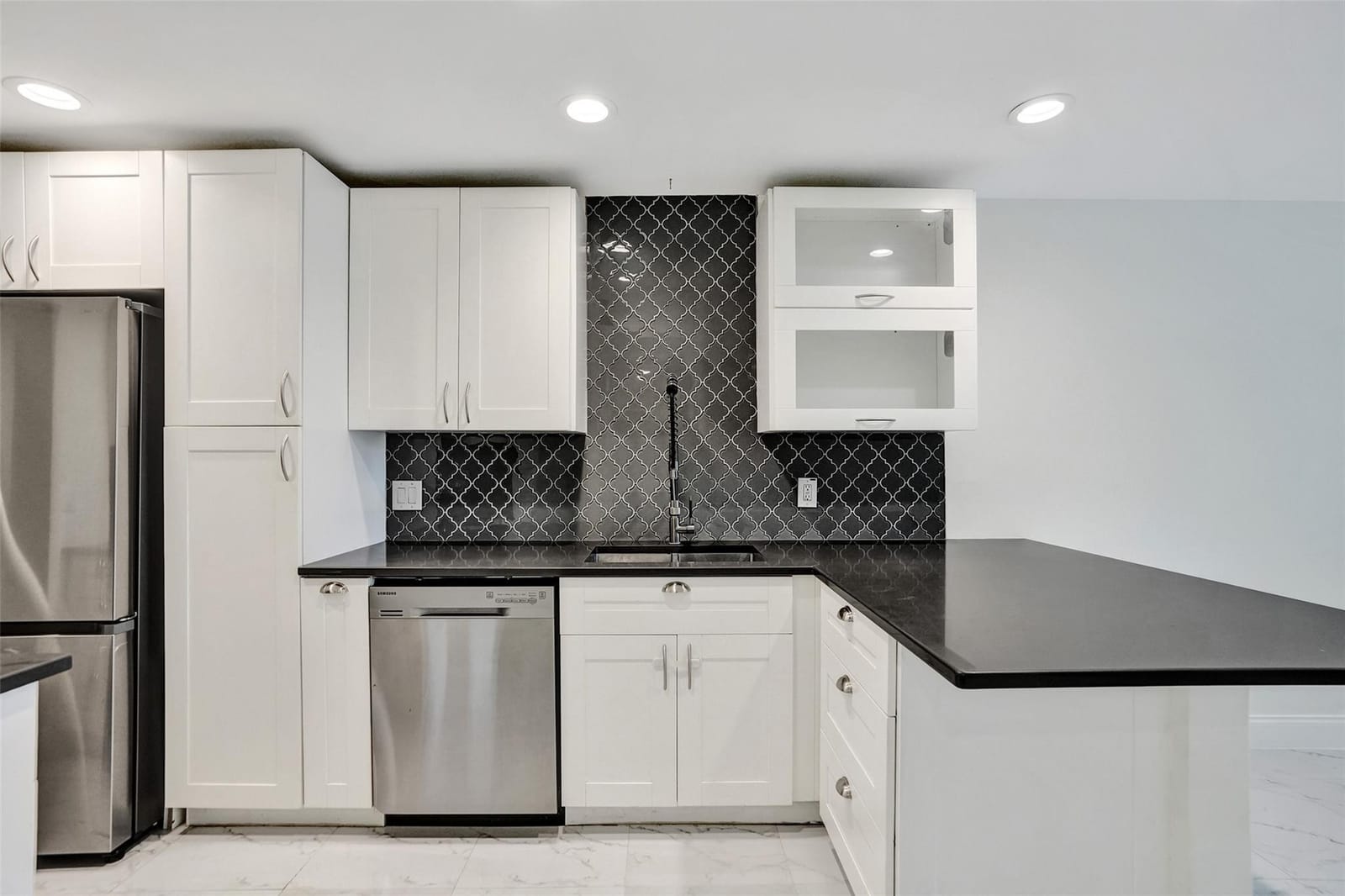 2920 NE 8th Terrace 202 — photo 7