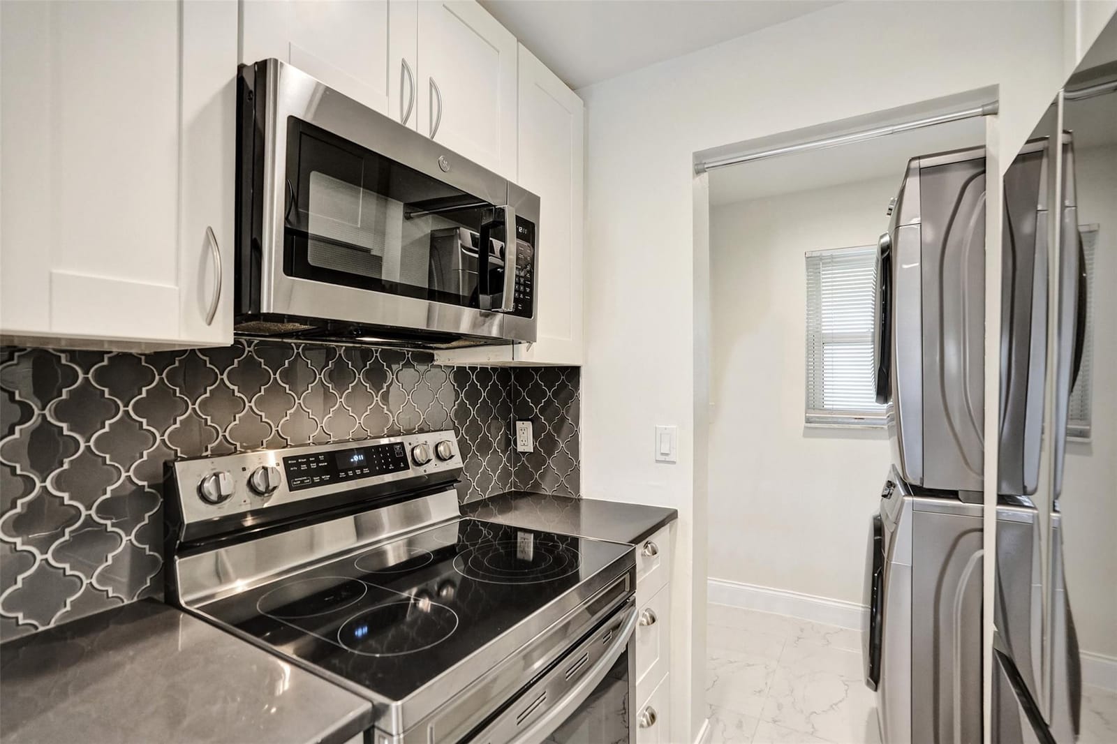 2920 NE 8th Terrace 202 — photo 10