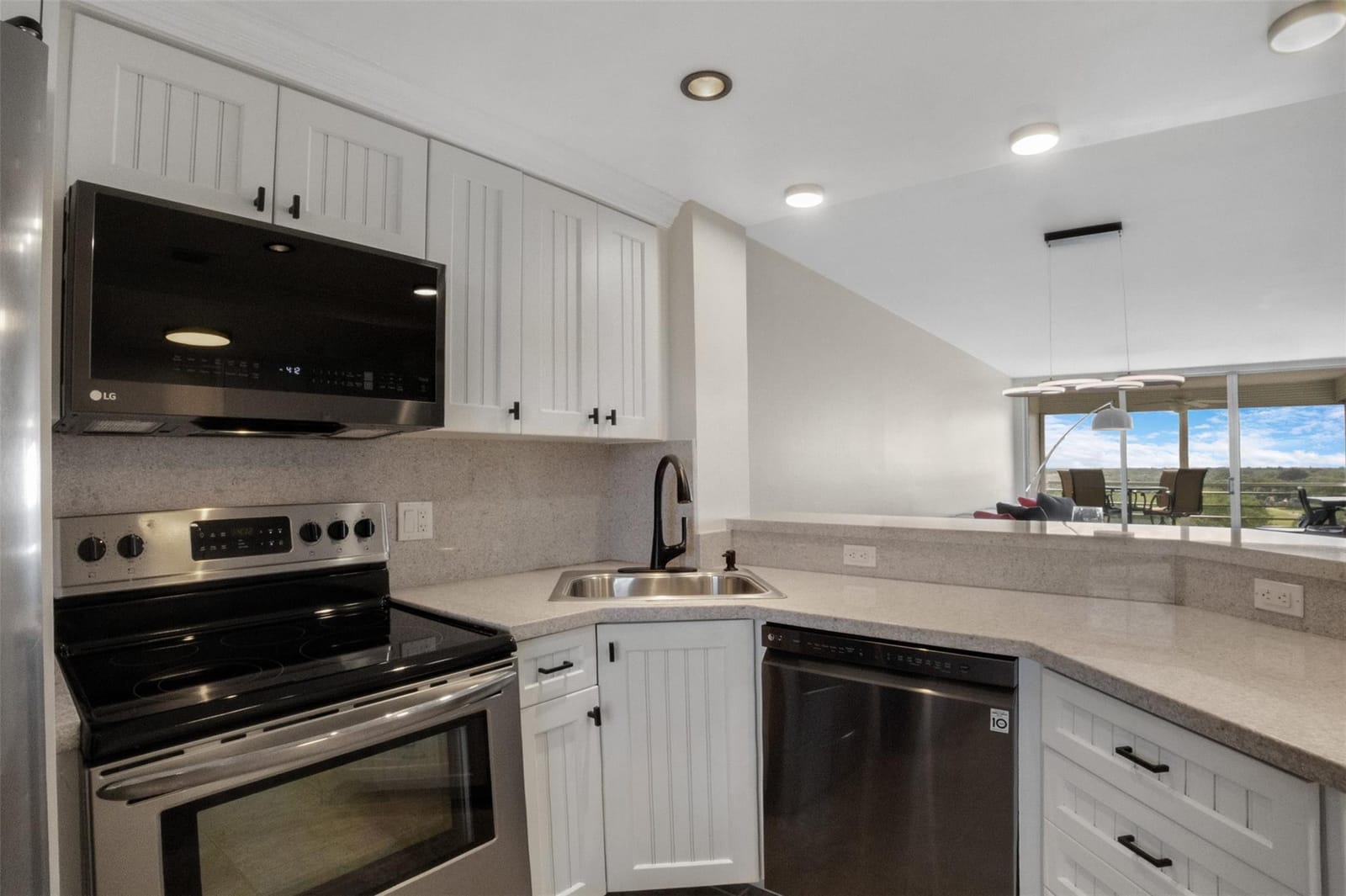 605 Oaks Drive 905 — photo 2