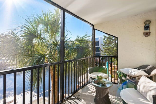 10 Royal Palm Way Unit 202, sold in Boca Bayou Ph 1, 2 Thru 5 & 7 Condos, Boca Raton, FL