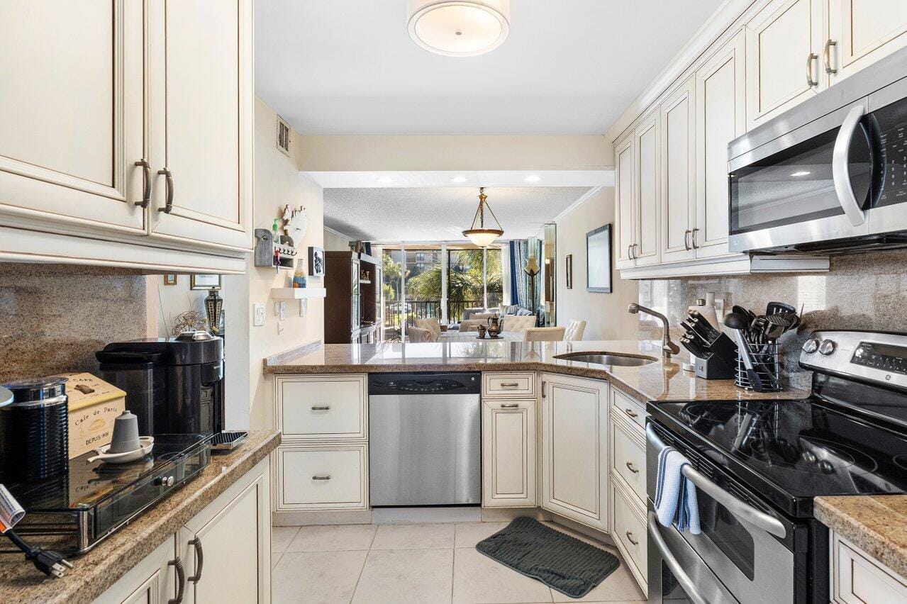 10 Royal Palm Way Unit 202, Boca Raton, FL 33432 photo 7