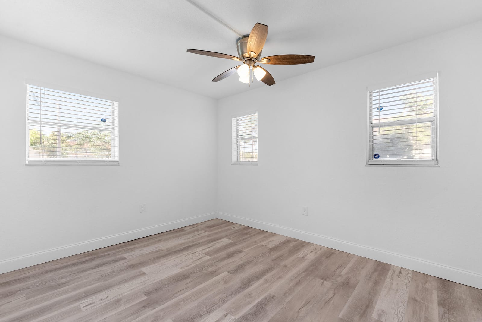 8000 Sunrise Lakes Drive E 112 — photo 10