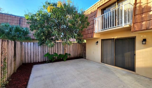 600 Green Springs Place, sold in Waterside Luxury Townhomes Condo, West Palm Beach, FL