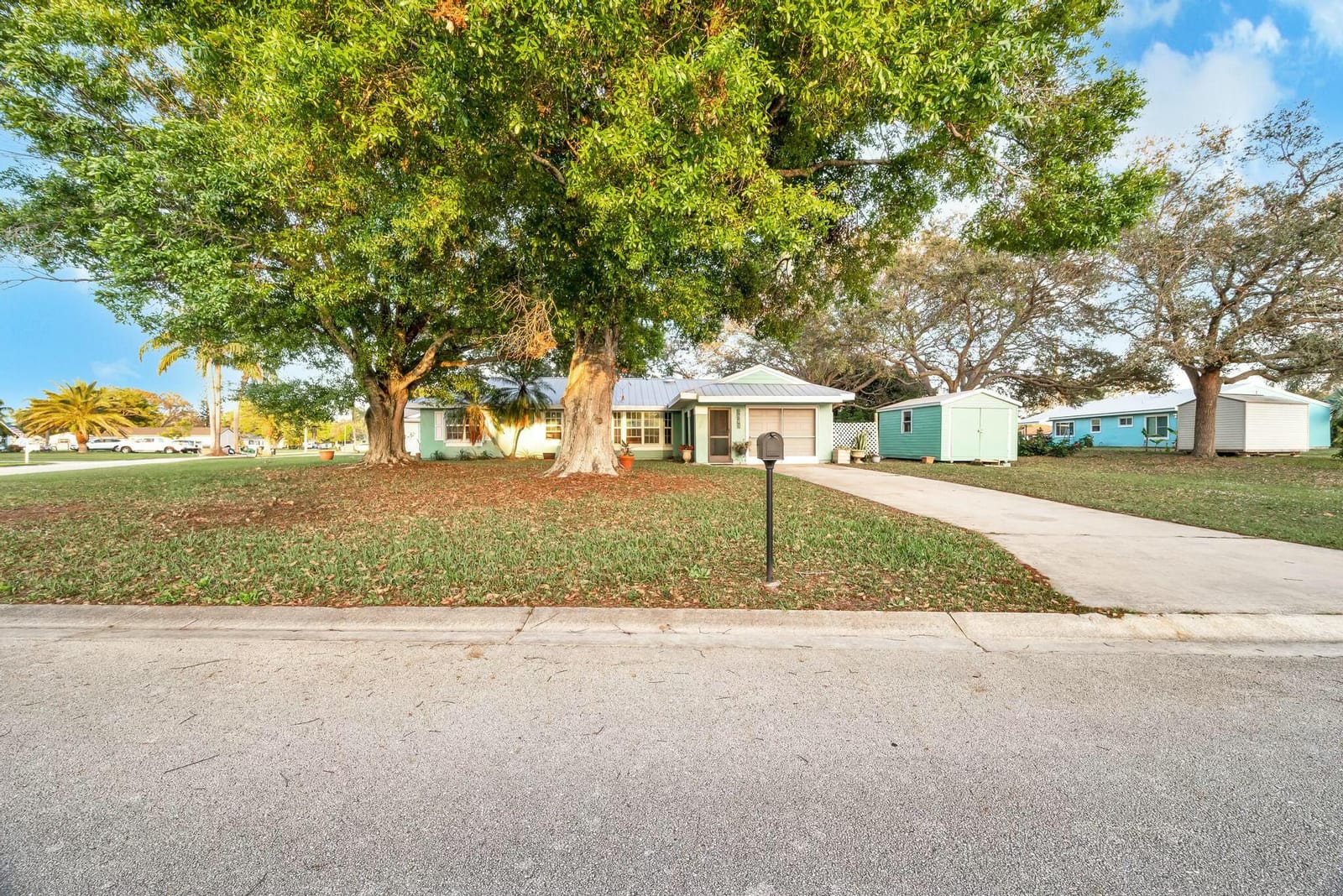1561 SE Hagwood Court, Port St. Lucie, FL 34952