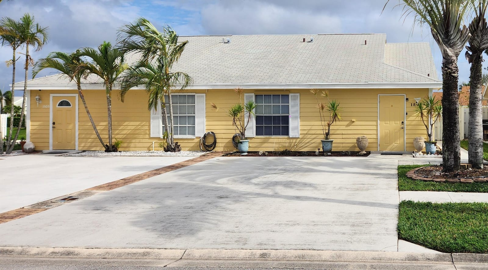 2 bedroom home for sale at 1501 Royal Forest, West Palm Beach, FL 33406 — $329,999