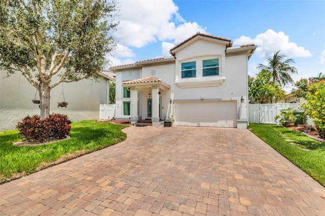 84 Gables Boulevard, sold in Bonaventure 82-43 B, Weston, FL