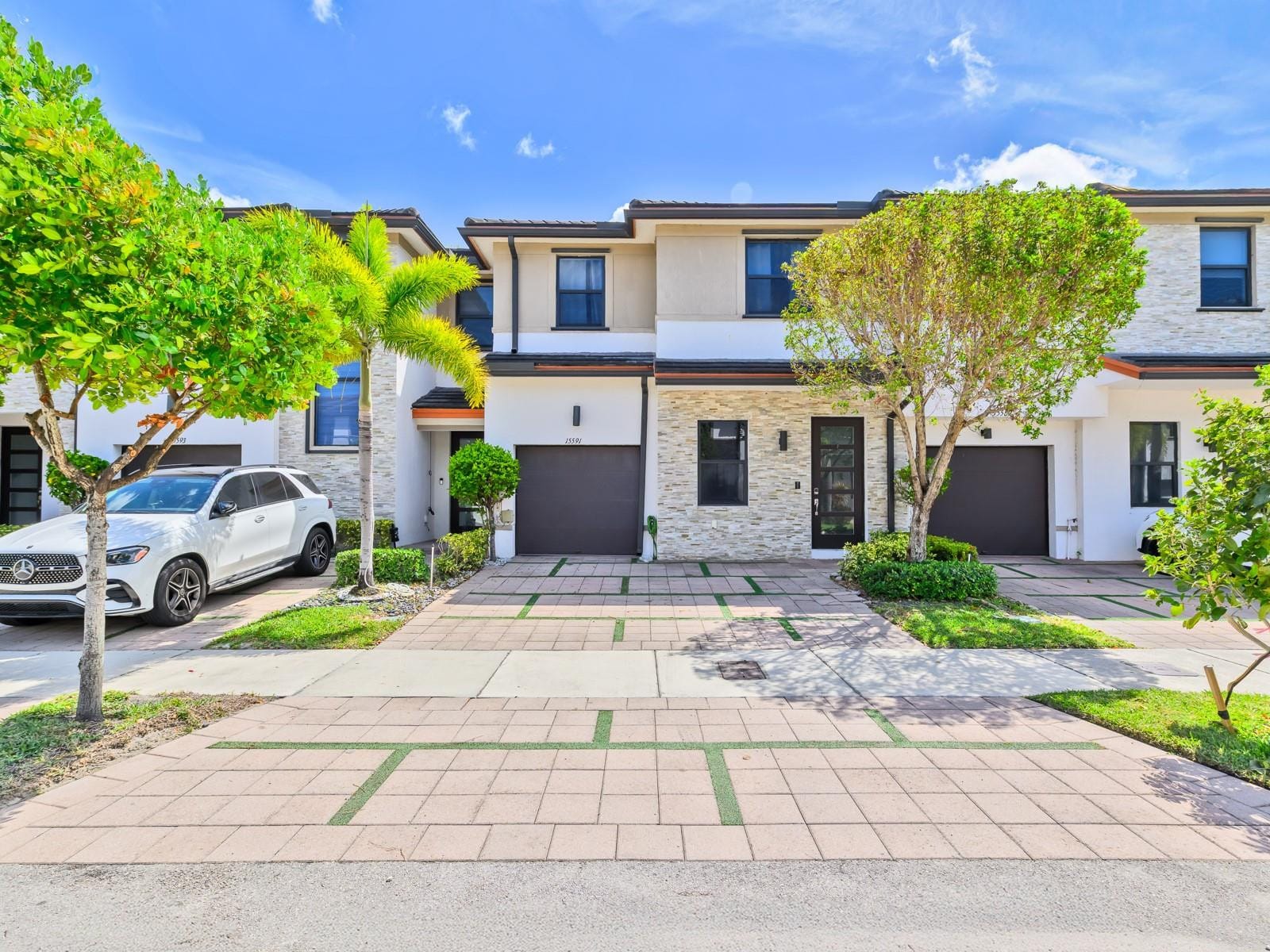 15591 NW 91st Court, Miami Lakes, FL 33018 photo 2