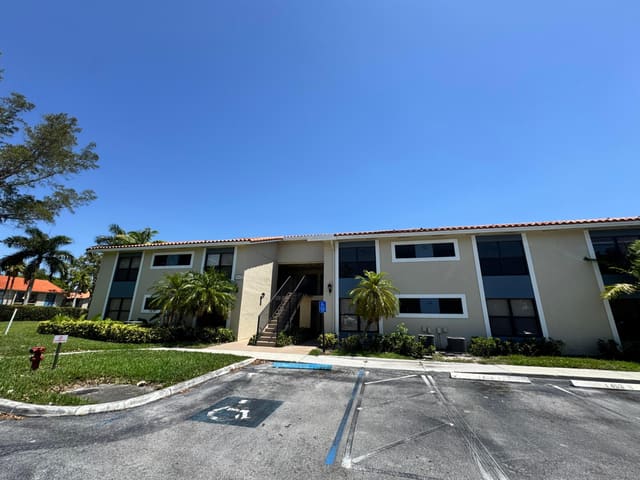 1453 Lake Crystal Drive H, West Palm Beach, FL 33411