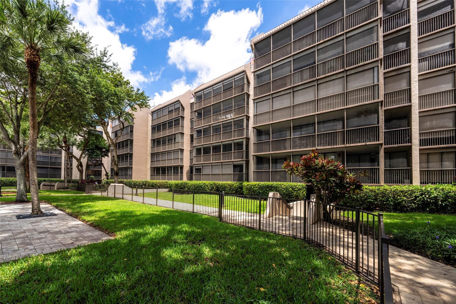2806 N 46th Avenue D539, Hollywood, FL 33021