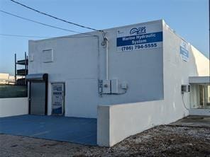 2301 S Andrews Avenue — photo 7