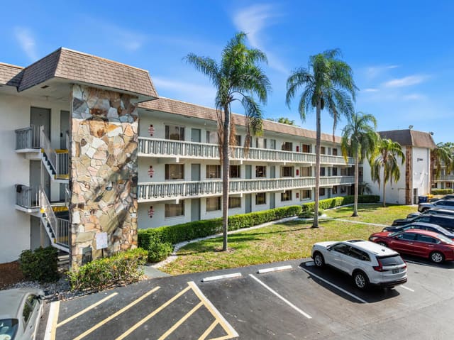 2000 Springdale Boulevard 303, Palm Springs, FL 33461