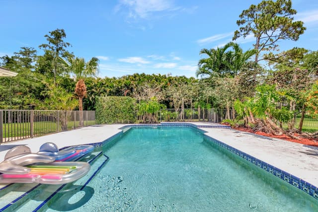 15385 Cedar Bluff Place, Wellington, FL 33414