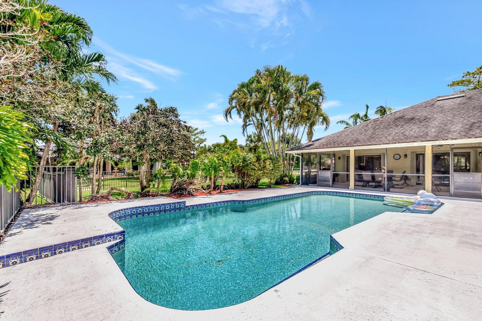 15385 Cedar Bluff Place, Wellington, FL 33414 photo 2