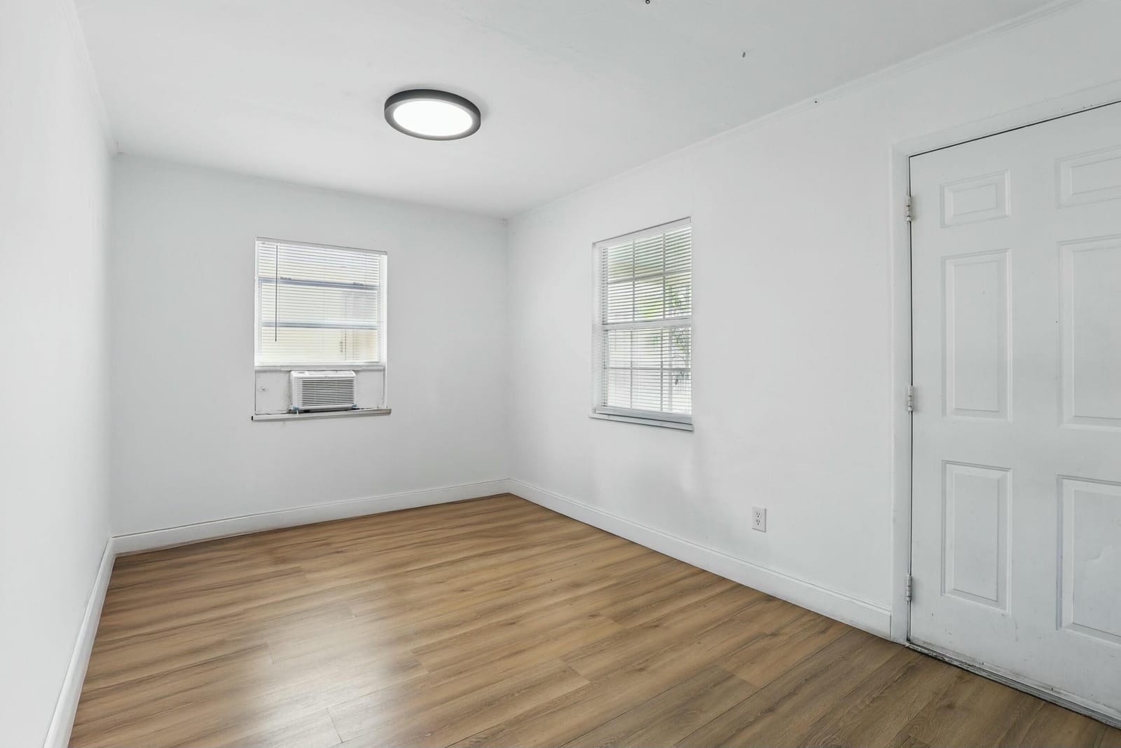 424 S E Street — photo 11