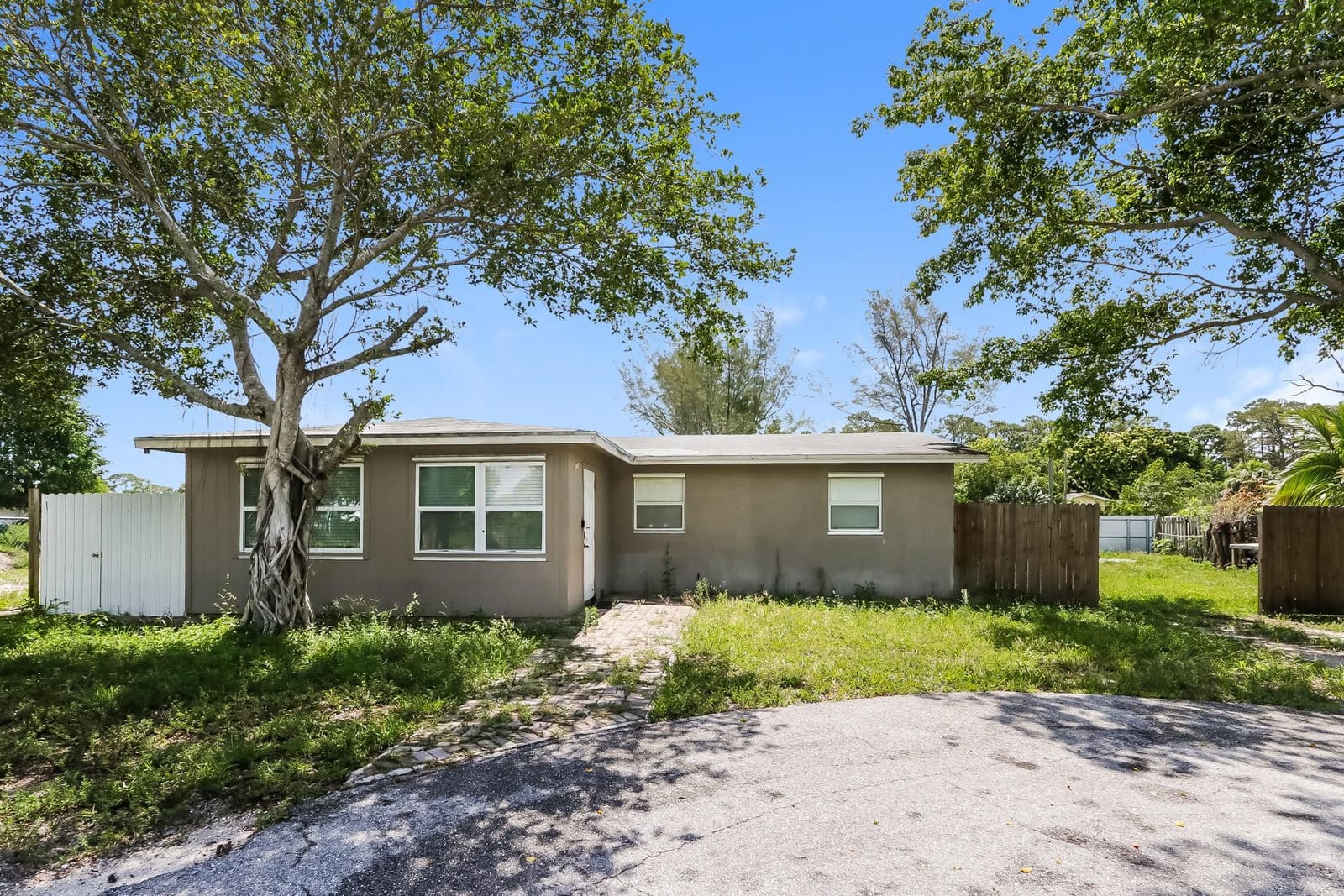 480 Caroline Avenue, West Palm Beach, FL 33413 photo 3