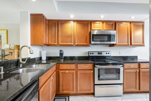 624 NE 20th Lane, sold in Watersedge, Boynton Beach, FL
