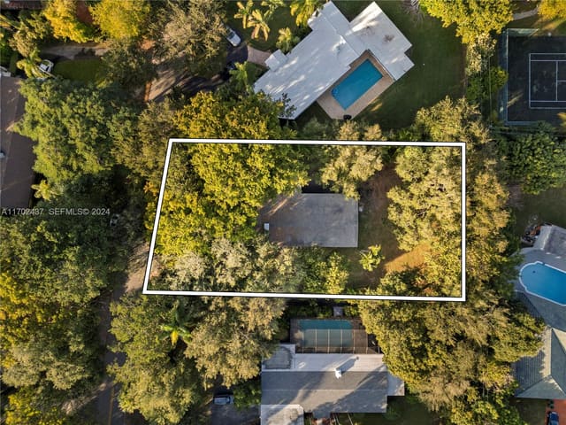 12725 SW 80th Avenue, sold in Pine Tree Estates, Pinecrest, FL