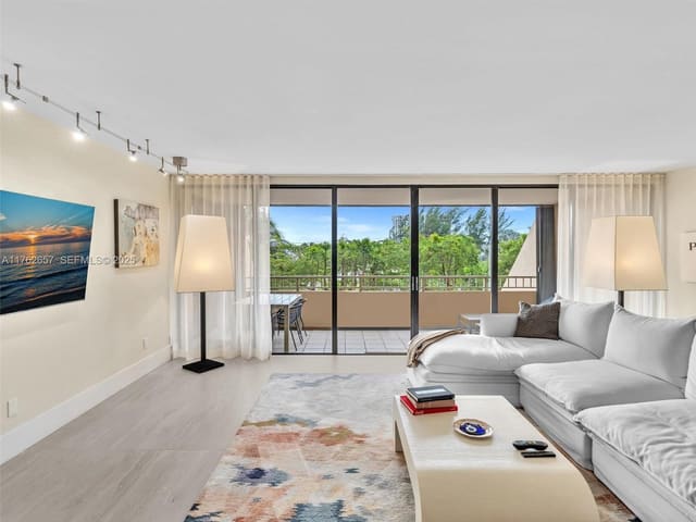 11113 Biscayne Boulevard 253, sold in Jockey Club Condo, Miami, FL