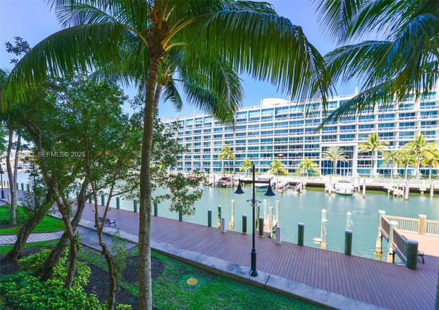3001 NE 185th Street 209, Aventura, FL 33180