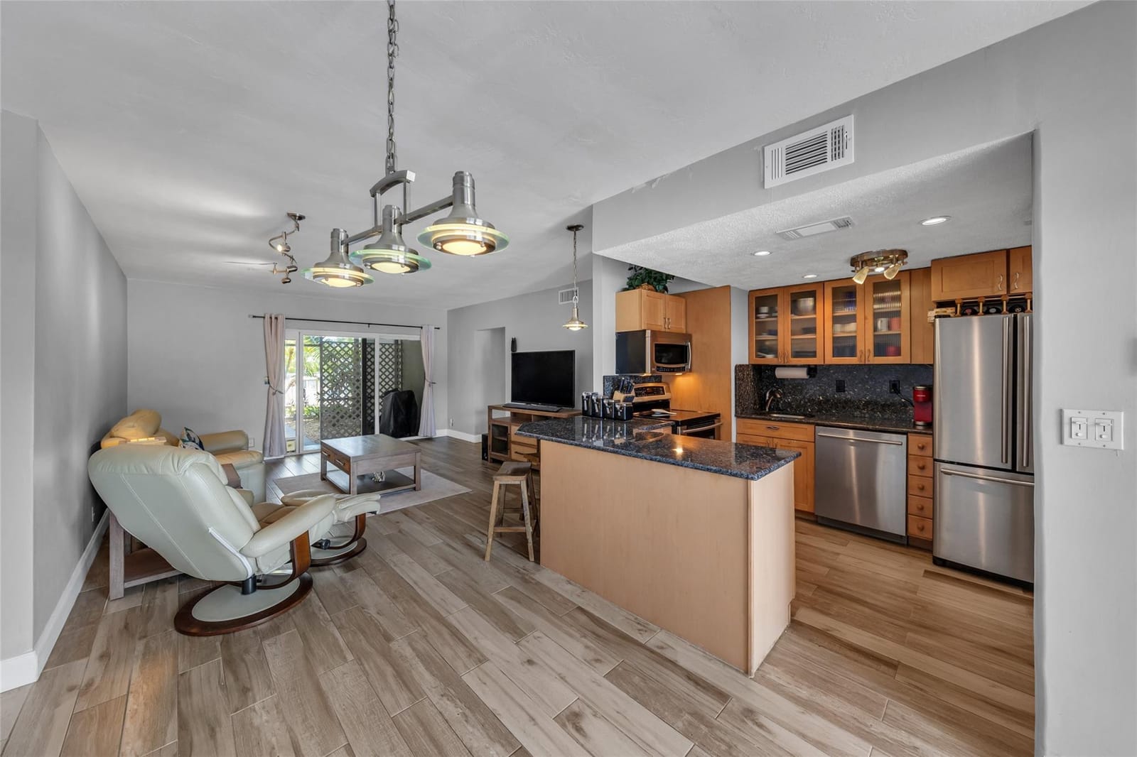 1535 SE 15th Street 105 — photo 3