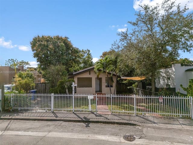 260 NW 34th Street, sold in Wynd Wood Park, Miami, FL