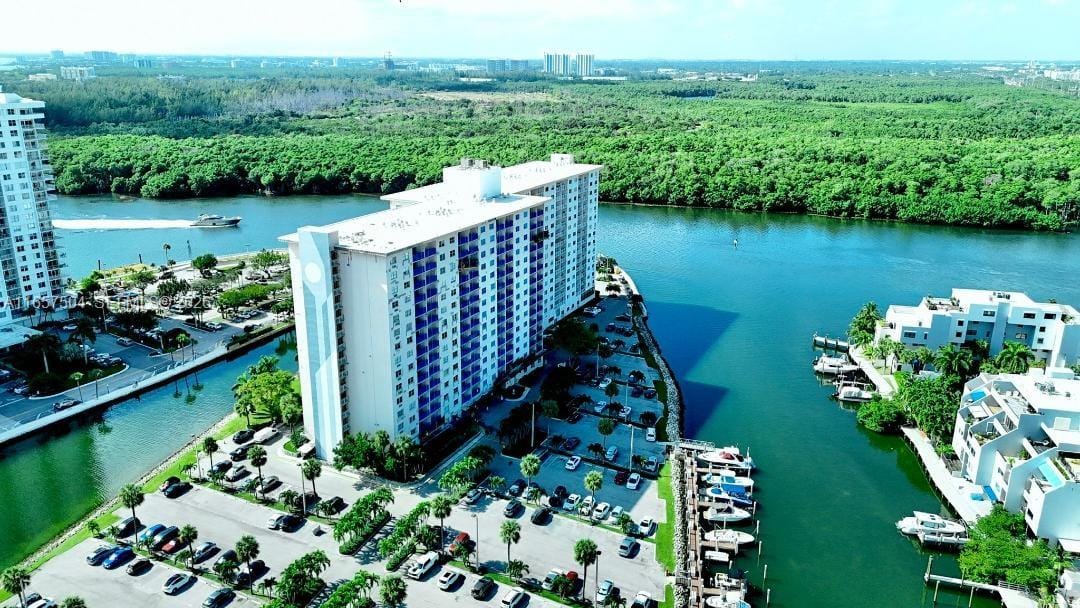 400 Kings Point Drive 328 — photo 11