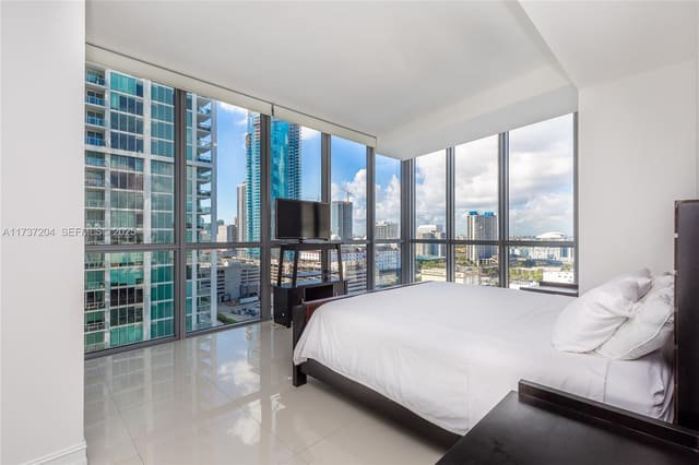 1100 Biscayne Boulevard 1906, Miami, FL 33132