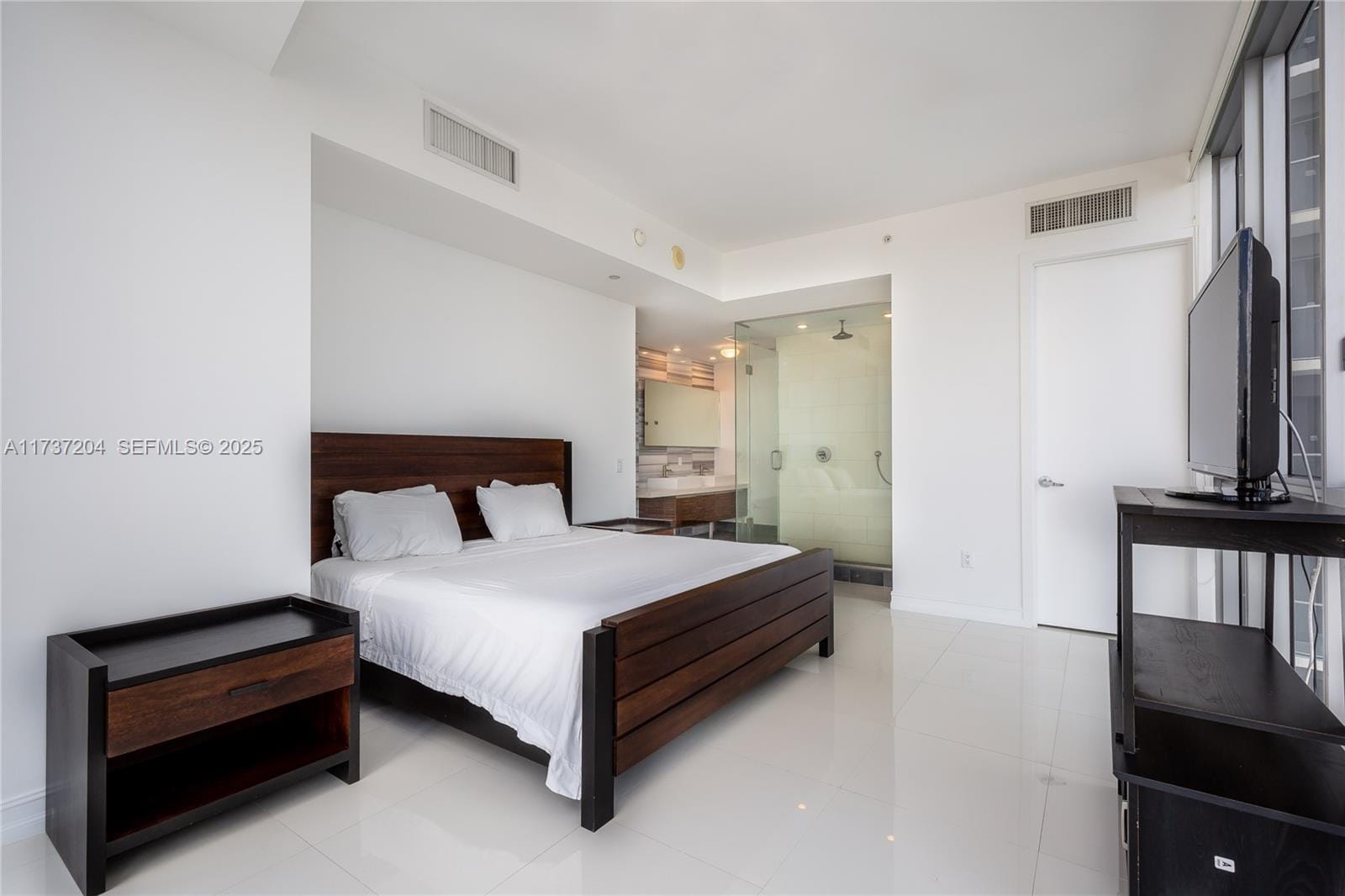 1100 Biscayne Boulevard 1906, Miami, FL 33132 photo 2