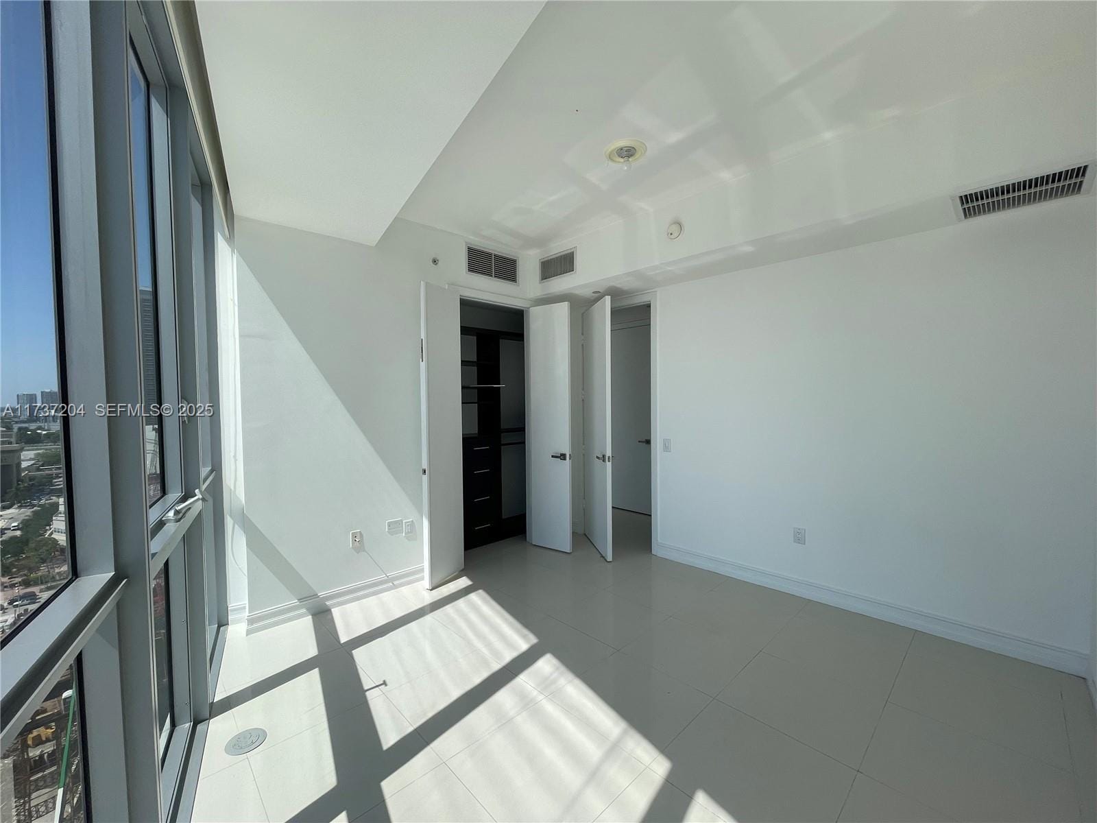 1100 Biscayne Boulevard 1906, Miami, FL 33132 photo 14