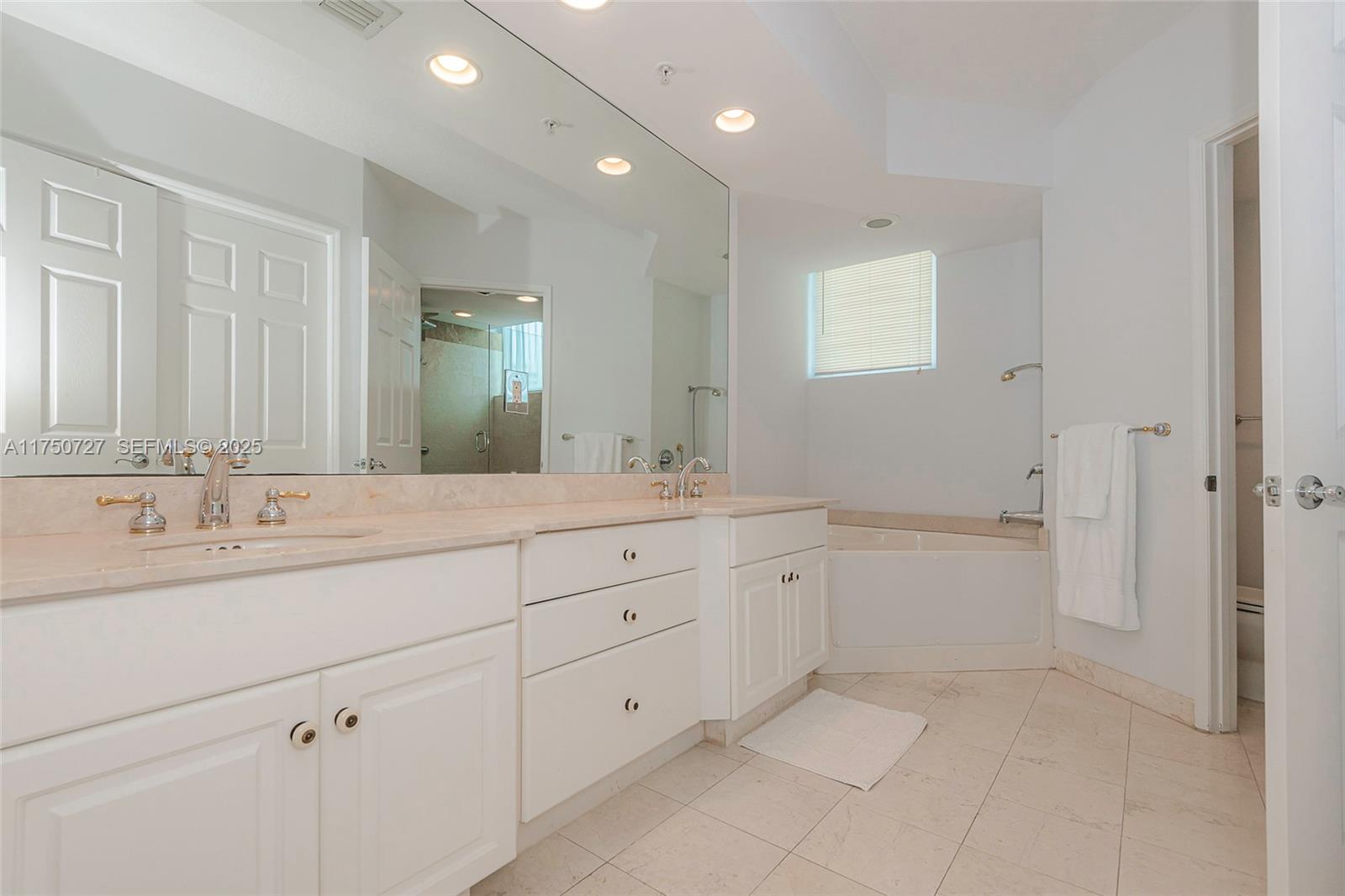 3370 Hidden Bay Drive 906, Aventura, FL 33180 photo 16