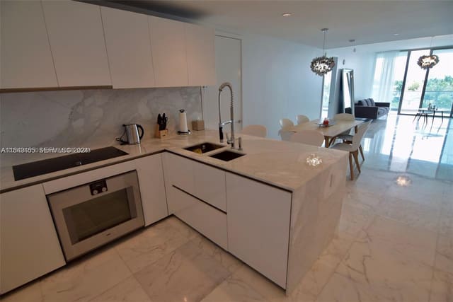 10201 Collins Avenue 405, Bal Harbour, FL 33154
