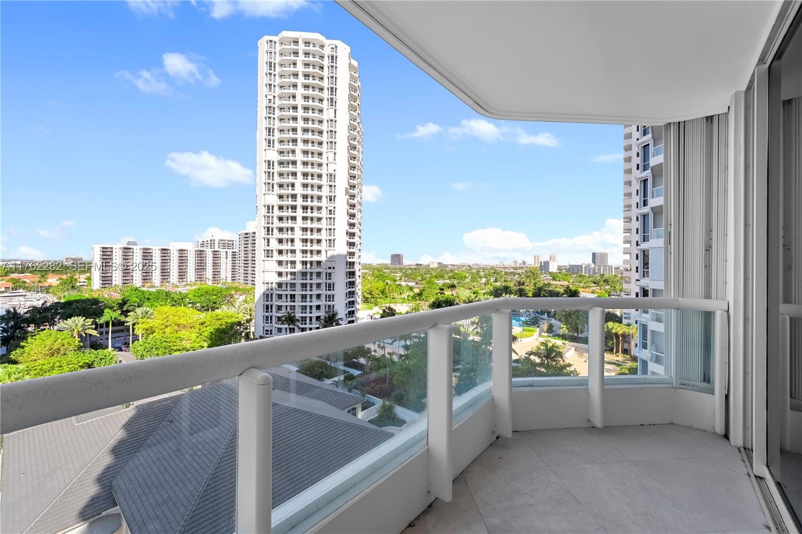 21150 Point Place 1102 — photo 9